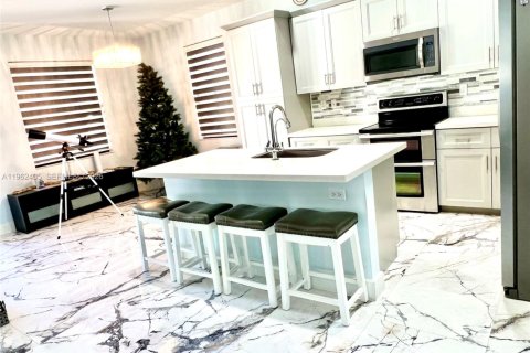 Купить виллу или дом в Тамарак, Флорида 4 комнаты, 206.8м2, № 2025746 - фото 6