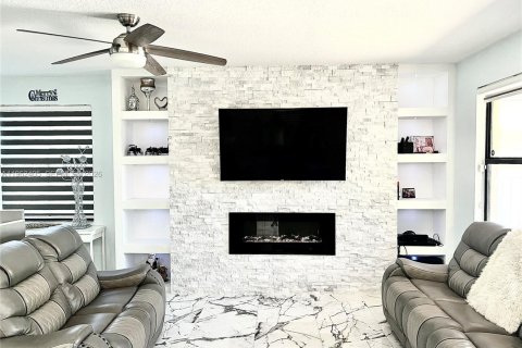 Купить виллу или дом в Тамарак, Флорида 4 комнаты, 206.8м2, № 2025746 - фото 4