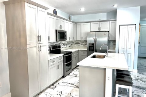 Купить виллу или дом в Тамарак, Флорида 4 комнаты, 206.8м2, № 2025746 - фото 7