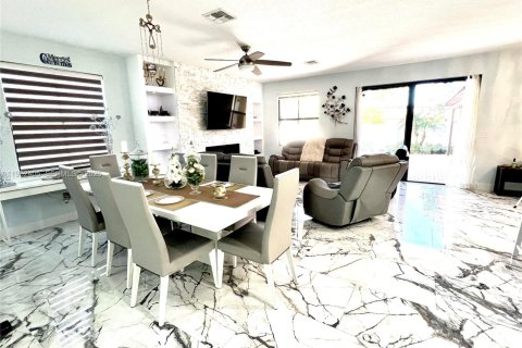 Купить виллу или дом в Тамарак, Флорида 4 комнаты, 206.8м2, № 2025746 - фото 5