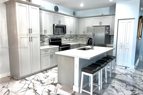 Купить виллу или дом в Тамарак, Флорида 4 комнаты, 206.8м2, № 2025746 - фото 8