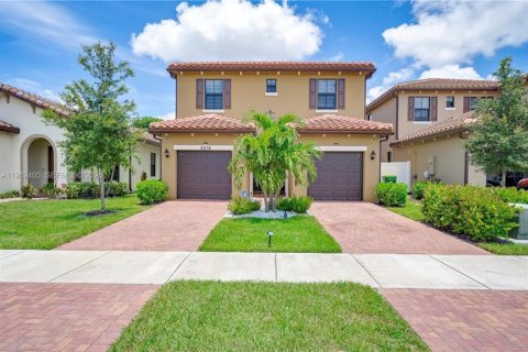 Дом в Тамарак, Флорида 4 комнаты, 206.8м2 № 2025746