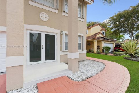 House in Miami, Florida 4 bedrooms, 210.7 sq.m. № 2045713 - photo 4