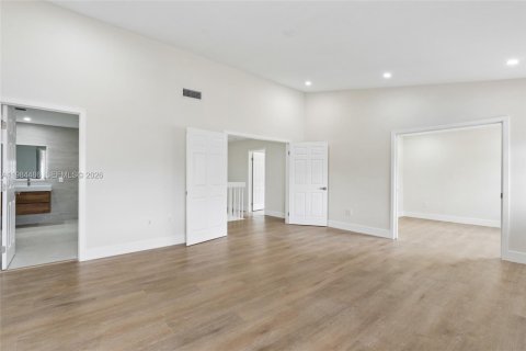 House in Miami, Florida 4 bedrooms, 210.7 sq.m. № 2045713 - photo 20