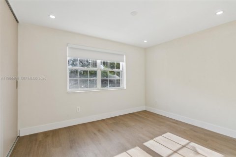 House in Miami, Florida 4 bedrooms, 210.7 sq.m. № 2045713 - photo 26