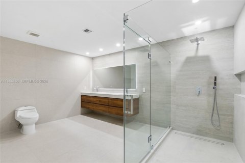 House in Miami, Florida 4 bedrooms, 210.7 sq.m. № 2045713 - photo 22