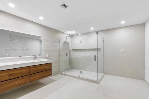 House in Miami, Florida 4 bedrooms, 210.7 sq.m. № 2045713 - photo 23
