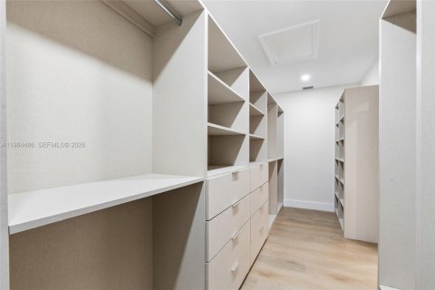 House in Miami, Florida 4 bedrooms, 210.7 sq.m. № 2045713 - photo 25