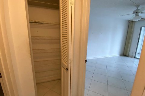 Condo in Deerfield Beach, Florida, 2 bedrooms  № 2176283 - photo 16