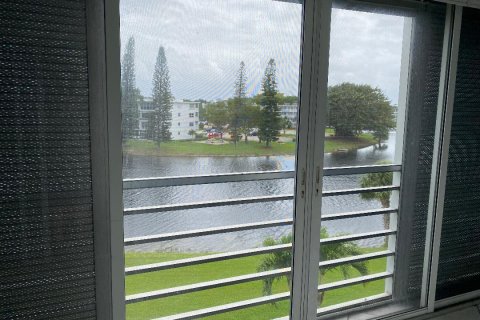 Condo in Deerfield Beach, Florida, 2 bedrooms № 2176283