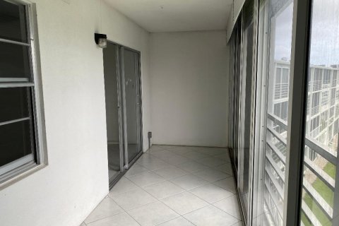 Condo in Deerfield Beach, Florida, 2 bedrooms  № 2176283 - photo 17