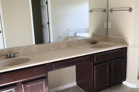 House in Bradenton, Florida 4 bedrooms, 303.79 sq.m. № 1813349 - photo 17