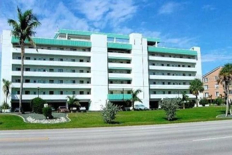 Copropriété à louer à Punta Gorda, Floride: 2 chambres, 91.79 m2 № 1560776 - photo 1