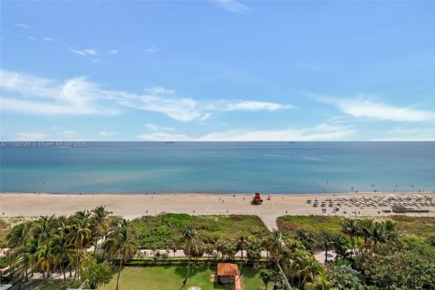 Condo in Miami Beach, Florida, 2 bedrooms  № 1645159 - photo 30