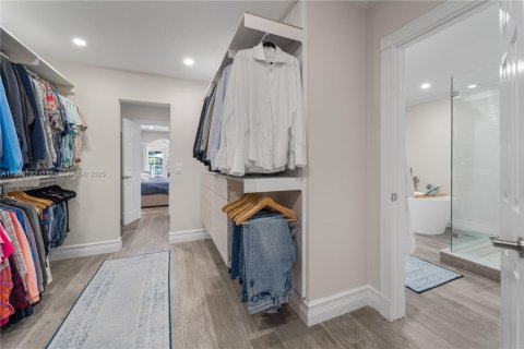 House in Lighthouse Point, Florida 5 bedrooms, 408.86 sq.m. № 1964829 - photo 24