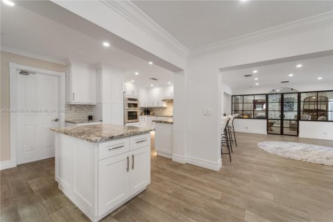 House in Lighthouse Point, Florida 5 bedrooms, 408.86 sq.m. № 1964829 - photo 13