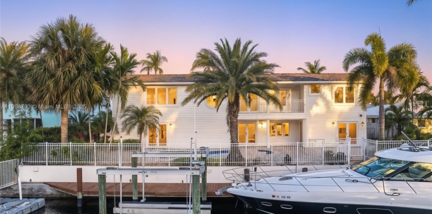 House in Lighthouse Point, Florida 5 bedrooms, 408.86 sq.m. № 1964829