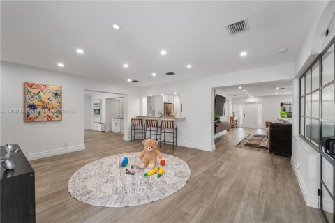 House in Lighthouse Point, Florida 5 bedrooms, 408.86 sq.m. № 1964829 - photo 14