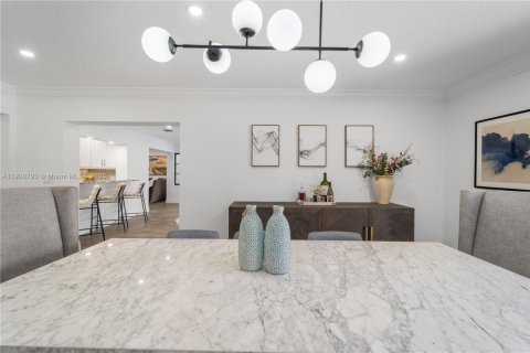 House in Lighthouse Point, Florida 5 bedrooms, 408.86 sq.m. № 1964829 - photo 12