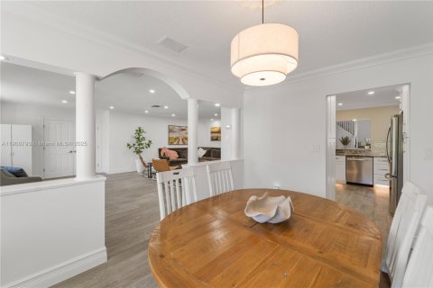 House in Lighthouse Point, Florida 5 bedrooms, 408.86 sq.m. № 1964829 - photo 7