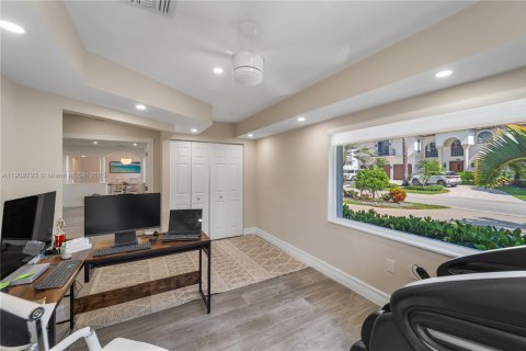 House in Lighthouse Point, Florida 5 bedrooms, 408.86 sq.m. № 1964829 - photo 27