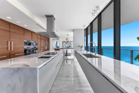 Купить кондоминиум в Санни-Айлс-Бич, Флорида 4 спальни, 463.77м2, № 2055055 - фото 22