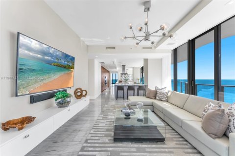 Купить кондоминиум в Санни-Айлс-Бич, Флорида 4 спальни, 463.77м2, № 2055055 - фото 24