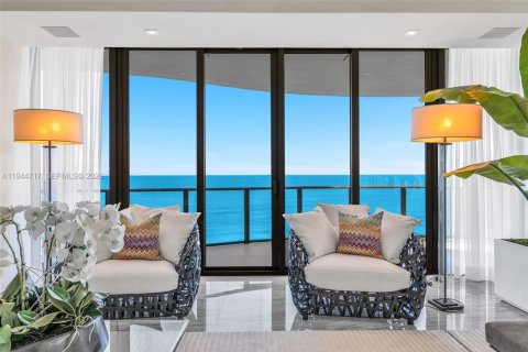 Купить кондоминиум в Санни-Айлс-Бич, Флорида 4 спальни, 463.77м2, № 2055055 - фото 16