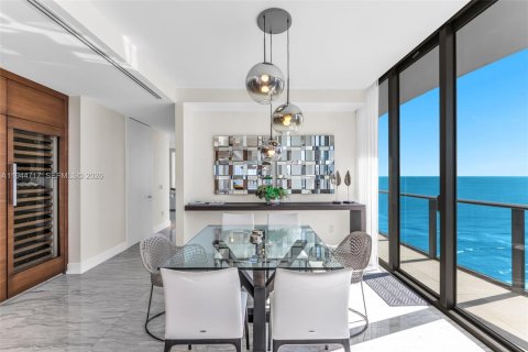 Купить кондоминиум в Санни-Айлс-Бич, Флорида 4 спальни, 463.77м2, № 2055055 - фото 27