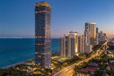 Купить кондоминиум в Санни-Айлс-Бич, Флорида 4 спальни, 463.77м2, № 2055055 - фото 3