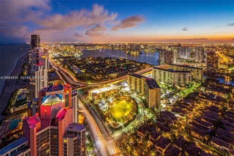 Купить кондоминиум в Санни-Айлс-Бич, Флорида 4 спальни, 463.77м2, № 2055055 - фото 5