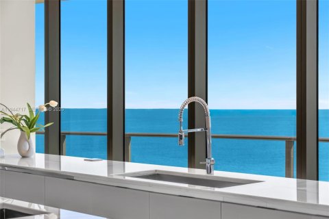 Купить кондоминиум в Санни-Айлс-Бич, Флорида 4 спальни, 463.77м2, № 2055055 - фото 23