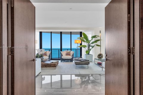 Купить кондоминиум в Санни-Айлс-Бич, Флорида 4 спальни, 463.77м2, № 2055055 - фото 14