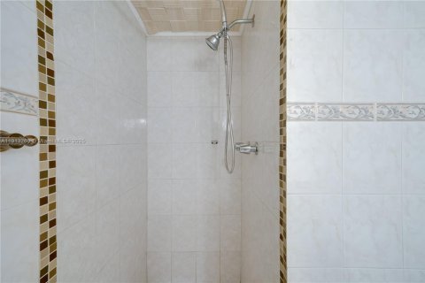 Купить кондоминиум в Майами, Флорида 2 спальни, 72.65м2, № 1969398 - фото 14