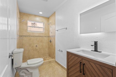 Casa en venta en Homestead, Florida, 3 dormitorios, 175.59 m2 № 1996902 - foto 10
