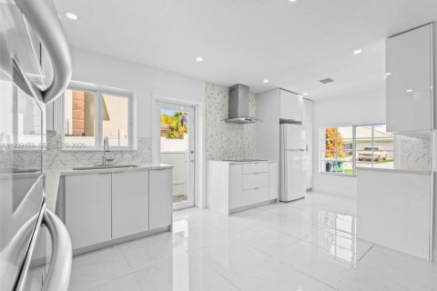 Casa en venta en Homestead, Florida, 3 dormitorios, 175.59 m2 № 1996902 - foto 11