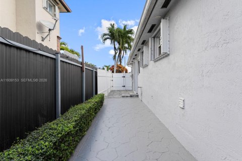 Casa en venta en Homestead, Florida, 3 dormitorios, 175.59 m2 № 1996902 - foto 28