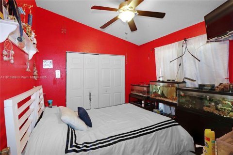 House in Homestead, Florida 3 bedrooms, 124.12 sq.m. № 2076755 - photo 9