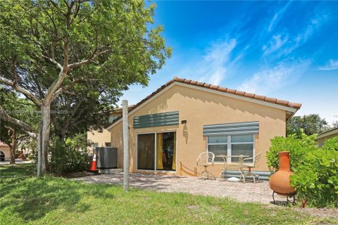 House in Homestead, Florida 3 bedrooms, 124.12 sq.m. № 2076755 - photo 2