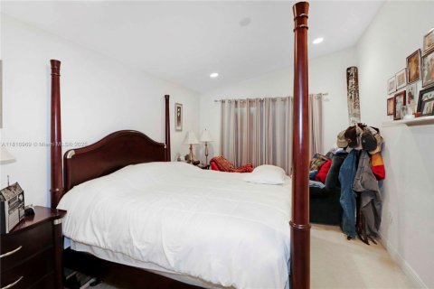 House in Homestead, Florida 3 bedrooms, 124.12 sq.m. № 2076755 - photo 7