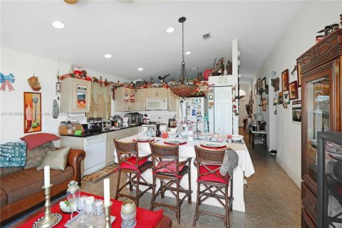 House in Homestead, Florida 3 bedrooms, 124.12 sq.m. № 2076755 - photo 4