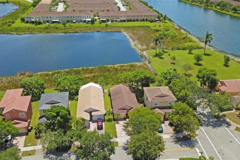 House in Homestead, Florida 3 bedrooms, 124.12 sq.m. № 2076755 - photo 26