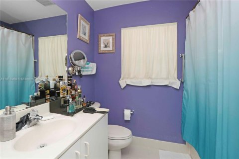 House in Homestead, Florida 3 bedrooms, 124.12 sq.m. № 2076755 - photo 11