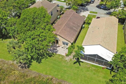 House in Homestead, Florida 3 bedrooms, 124.12 sq.m. № 2076755 - photo 21