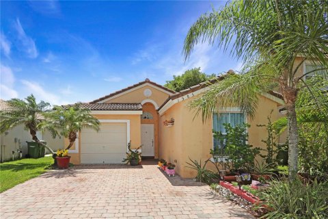 House in Homestead, Florida 3 bedrooms, 124.12 sq.m. № 2076755