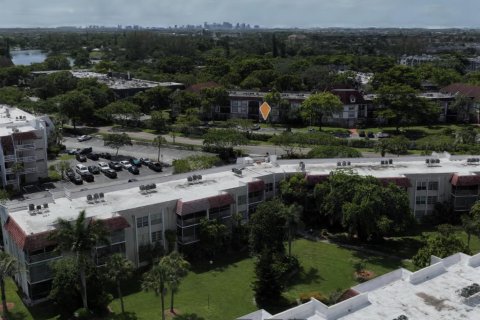 Condo in Lauderhill, Florida, 2 bedrooms № 2248282 - photo 3