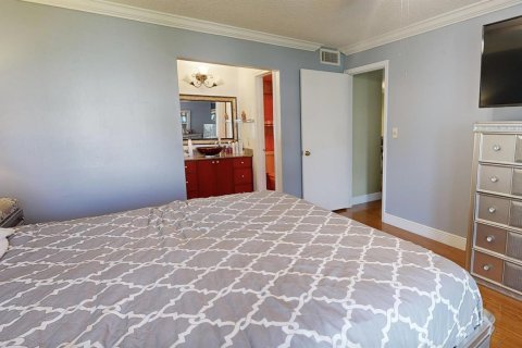 Condo in Lauderhill, Florida, 2 bedrooms № 2248282 - photo 14