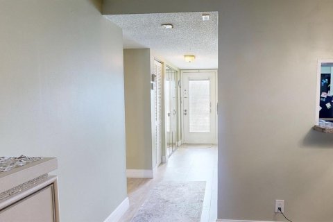 Condo in Lauderhill, Florida, 2 bedrooms № 2248282 - photo 9