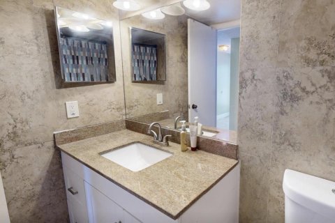 Condo in Lauderhill, Florida, 2 bedrooms № 2248282 - photo 16