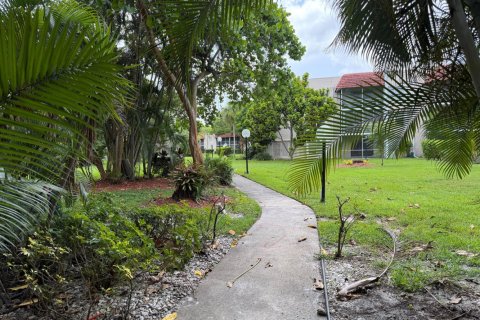 Condo in Lauderhill, Florida, 2 bedrooms № 2248282